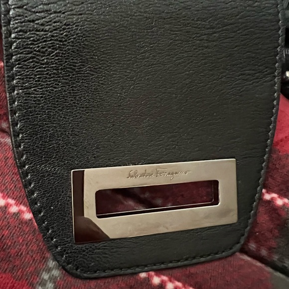 Authentic  Salvatore Ferragamo shoulder bag - Picture 9 of 12